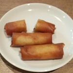 愛群 - ハルマキ3本 720円 2人だから分けやすいようにとカットしてくれました。