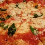 ピッツェリア ダ マッシモ - マルゲリータのアップです（２０１５年３月）。