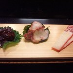 小柳寿司 - 鯨三種　ベーコン、さえずり、胸肉の漬け 　良い鯨を使っています