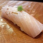 小柳寿司 - 鰆炙り　軽く炙って鰆の旨みを引き出しています