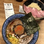 麺や兼虎 - 小盛り選択でトッピング１つ選べる(レアチャーシュー)