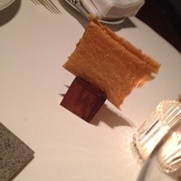 レストラン ヴァリエ - セサミの風味とサクサクの食感、シャンパーニュと良く合います