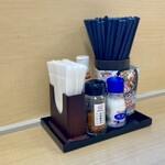 はなまるうどん - 料理写真:卓上の人