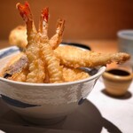 てんぷら 木坂 - 天丼(1,500円)
海老3本･穴子1本･野菜5種
茄子・かぼちゃ･じゃが芋･蓮根・玉ねぎ
味噌汁･漬物･食後のアイスコーヒー付き