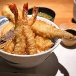 てんぷら 木坂 - 天丼(1,500円)
海老3本･穴子1本･野菜5種
茄子・かぼちゃ･じゃが芋･蓮根・玉ねぎ
味噌汁･漬物･食後のアイスコーヒー付き