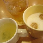 ガスト - ドリンク写真:まずはサービスのスープとドリンク調達