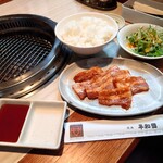平和園 - 料理写真:味噌豚カルビ定食 902円(税込)