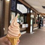うずまき処 こびりっこ - 料理写真:季節限定のトマトソフトクリーム
