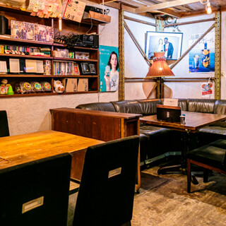 穏やかな時間が流れる洋風の店内。パーティースペース完備