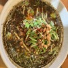 遊猿 - ビジュアルからして涎が止まらなくなる美味しそうな担々麺。辛口なので辛いの苦手な向きは要注意だが。
