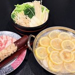 相撲茶屋たごちゃん - 料理写真:瀬戸内のレモンと、スパイスを使用した、さっぱり旨味溢れる鍋です。『季節限定』