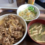 すき家 - 料理写真:牛丼並とサラダセット