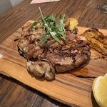 トラットリア ジラソーレ - 料理写真:甲斐あまみ豚骨付きロースのグリル4,240円