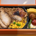芝寿し - 料理写真:とりべんとう(864円)