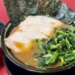 家系ラーメン 王道家 - チャーシューメン3枚(1100円), ほうれん草(100円)