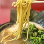 家系ラーメン 王道家 - チャーシューメン3枚(1100円), ほうれん草(100円)