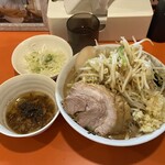 ちばから - らーめん豚一切れ（アブラニンニク）+味玉+レン草+肉カス脂+ネギ