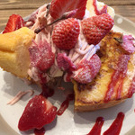 Amis - 今月のフレンチトースト♡”苺と桜のモンブランフレンチトースト”。