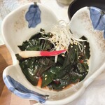 はす家 - 緑で紫の菜葉