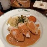 ブラッスリーオザミ丸の内 - 国産地鶏胸肉の低温ローストトマト風味のクリームソース・友だちの主菜