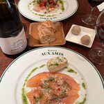 ブラッスリーオザミ丸の内 - アミューズは埼玉県産吉田豚のリエット、バゲット添え。しっとりして滑らかな食感。手前は静岡県産富士アトランティックスモークサーモン（友だちの前菜）