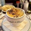 Cafe de Flore - 料理写真:それでも、必ずいただくと決めていたオニグラスープ。
あれー、こんなだったかな。
玉ねぎのコクも、コンソメの深みも皆無(^^)
お世辞にも美味しいとは言えないけど、こんなものです（笑）