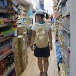 Mana Foods - 通路はせまめ