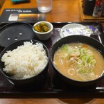 品川 ひおき - 豚汁定食