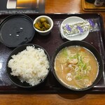品川 ひおき - 豚汁定食