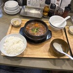餃子と唐揚げ 犀のツノ - 