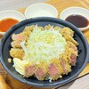 精肉店直営ローストビーフ丼 やまと - 大麦牛カツ(大盛)ソースは左から特製カツタレ・ヨーグルトマヨネーズ・中濃ソース