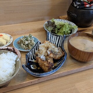 おともトごはん おかもト食堂_1