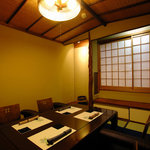 Nagamegawa Pontochou Hana - ご家族や接待などの会合には落ち着き有る個室をお選び下さい。