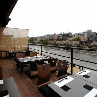 『テラス席』〜鴨川・夜景展望テラス席〜