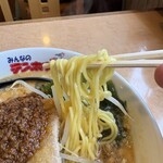 テンホウ - 肉揚げタンタンメン、麺リフトアップ