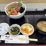 市場食堂てっぺん - 料理写真:まぐろ二色丼
