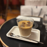 カフェ・ド・ランブル - 冷たいカフェオレ 1,100円　うすはりグラスに入ってました。氷がコーヒーでできてました。濃厚な牛乳が使われたこってり味。