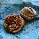 GRIND BAKERY - 料理写真:ジェノベーゼ（320円）とピスタチオクリーム（280円）