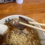 煮干しだし醤油ラーメン 桂 - チャーシューも