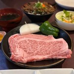 やまさん - 牛網焼きステーキランチ(1,500円)
ロースステーキ･サラダ･ご飯･わかめスープ
(1日限定20食)
白ご飯を｢そぼろご飯(大)｣に変更(+150円)