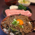 やまさん - 牛網焼きステーキランチ(1,500円)
ロースステーキ･サラダ･ご飯･わかめスープ
(1日限定20食)
白ご飯を｢そぼろご飯(大)｣に変更(+150円)