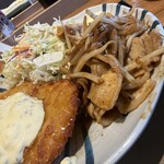 やよい軒 - 料理写真:チキン南蛮としょうが焼きの人気コンビ定食(UP)