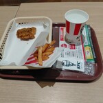 ケンタッキーフライドチキン - 料理写真:グリーンホットウィング、カーネルクランチポテトSサイズ