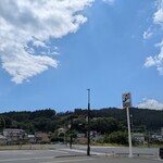 セブンイレブン - この山の裏側がかなり焼失した。