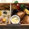 おこわ米八 - 海老カツと五穀酢チキンの美食重（税込1188円）