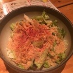 炭火串焼まるま - お通しのサラダ