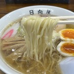 青竹手打ラーメン 日向屋 - 麺リフト