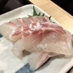鯛めし もとやま - 真鯛の刺身、
新鮮感があって良い歯応え！
刺身7切れ、少ない。