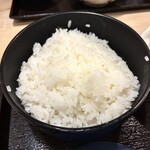 鯛めし もとやま - ◉ ごはん
小ぶりのおひつに盛られて提供される。
お茶碗、軽めに2杯分程度と多め。