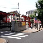 神楽坂フーズガーデン - お祭りの飾り付けをした善國寺＠神楽坂